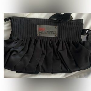 RED VALENTINO BLACK CLUTCH SILK HANDBAG..ABSOLUTELY STUNNING!!🌸